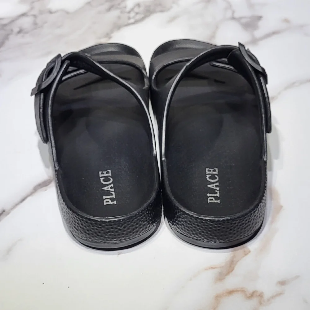 The Childrens Place NWOT Boys Everyday Slip-On Double Buckle Slide Sandals Sz 2